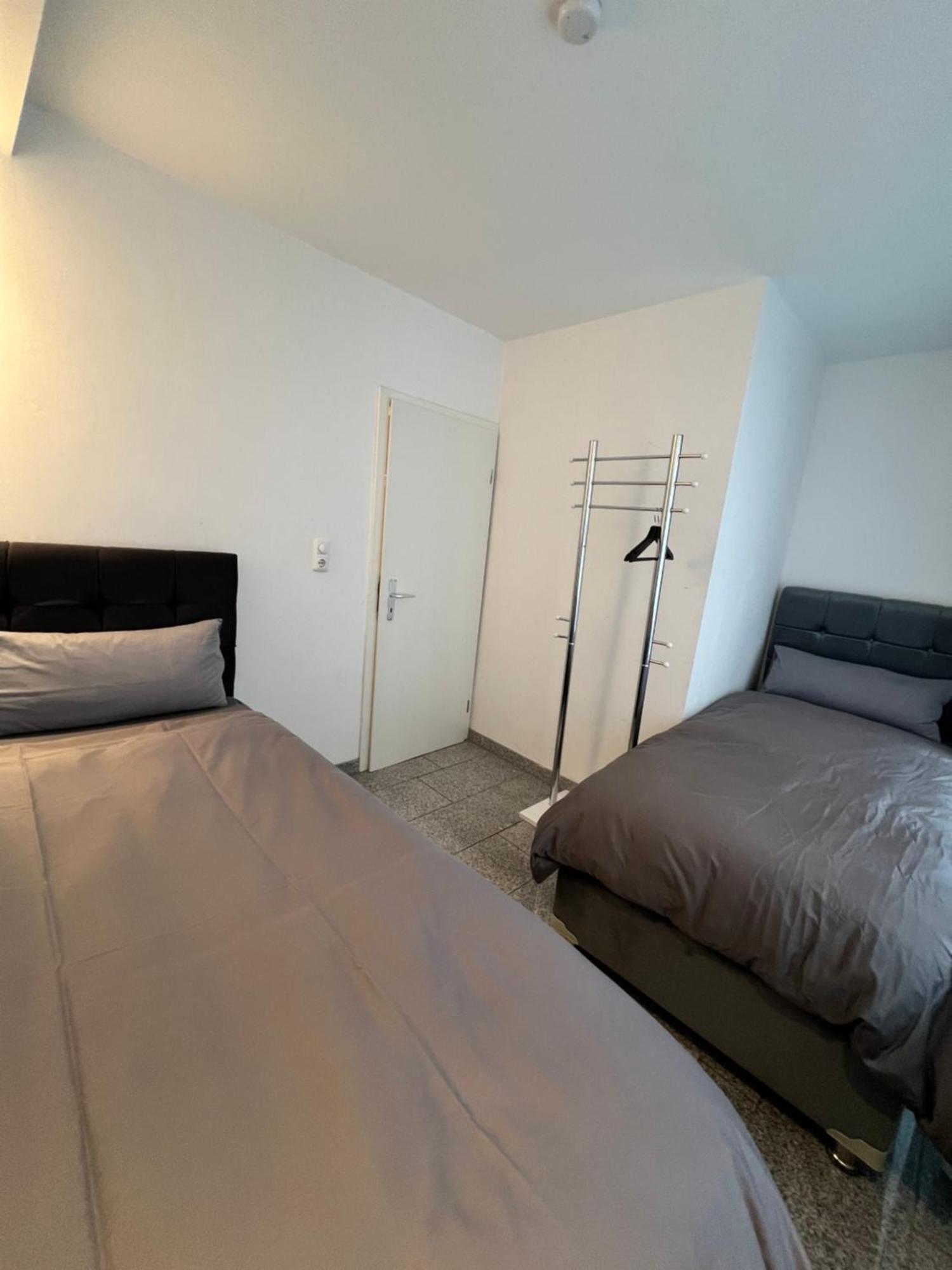 Budget Rooms Just For Sleeping - Digital Access Kolonia Zewnętrze zdjęcie