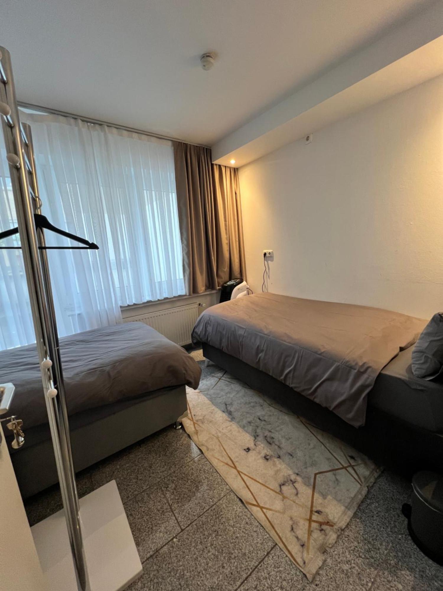 Budget Rooms Just For Sleeping - Digital Access Kolonia Zewnętrze zdjęcie